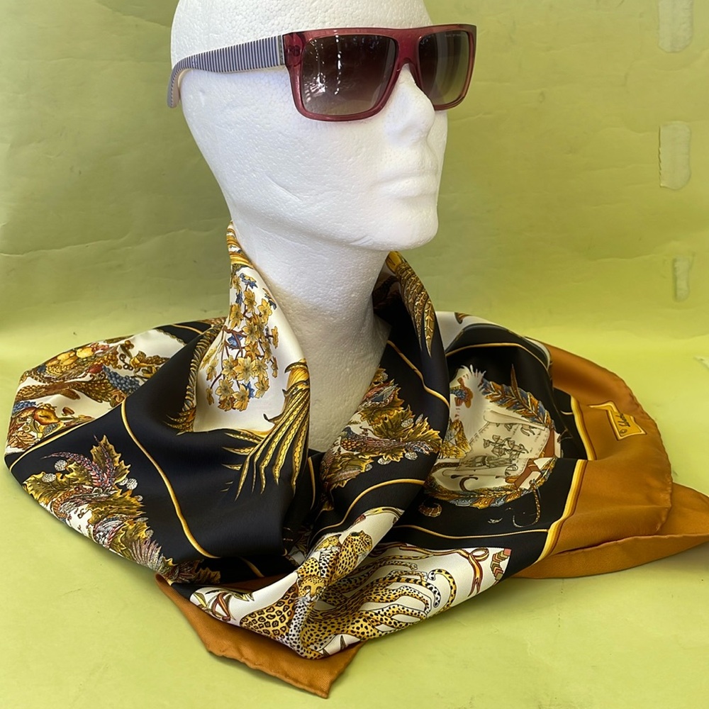New vintage multicolored Salvatore Ferragamo silk scarf - Picture 6 of 9